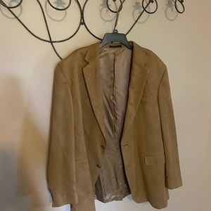 Men’s sport coat- CHAPS brand. Excellent condition.